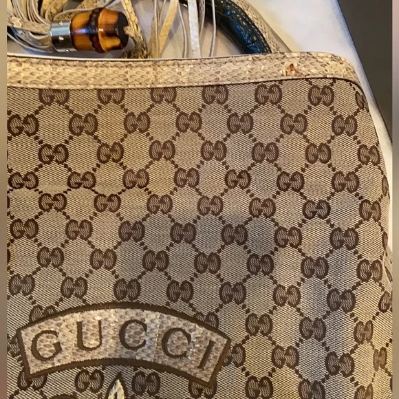 Gucci Crest Indy Hobo Bag (Limited Edition) - Picture 8 of 12